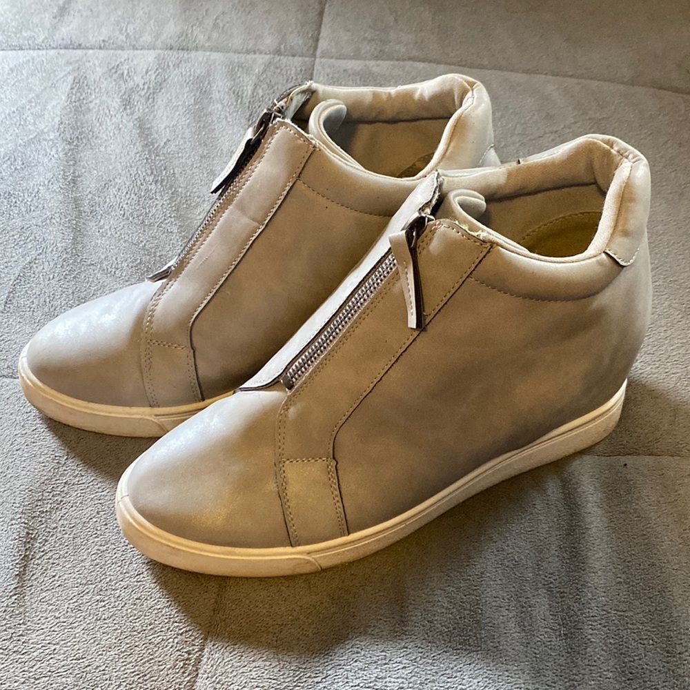 Gray Zip Wedges Size 10